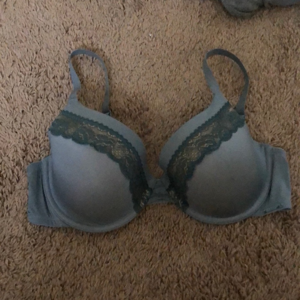 Demi bra